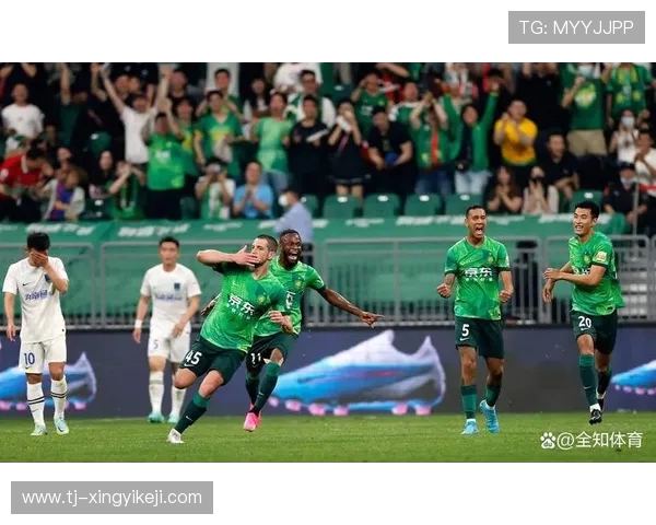 北京国安与上海申花激战正酣 双方全力争夺中超关键三分